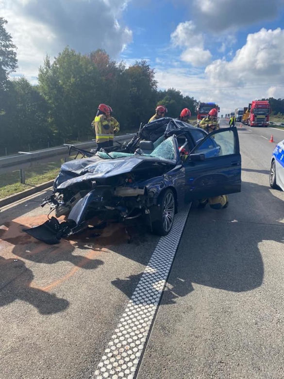 BMW zderzyło się z tirem na autostradzie A2
