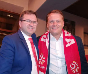 Wybory 2019: Umiarkowana radość i sto lat dla prezesa. Tak reagowali ludzie PiS w Toruniu