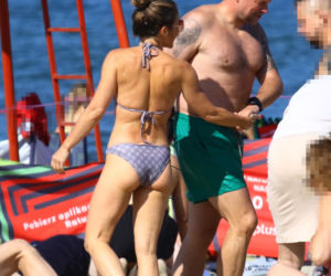 Edyta Herbuś na plaży