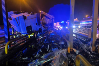 Wypadek ciężarówki na bramkach autostrady A4