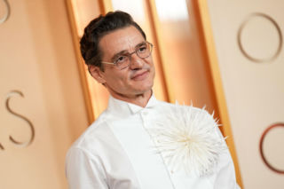 Pedro Pascal nie do poznania na Oscarach 2026. Aktor zrezygnował ze swojego znaku rozpoznawczego