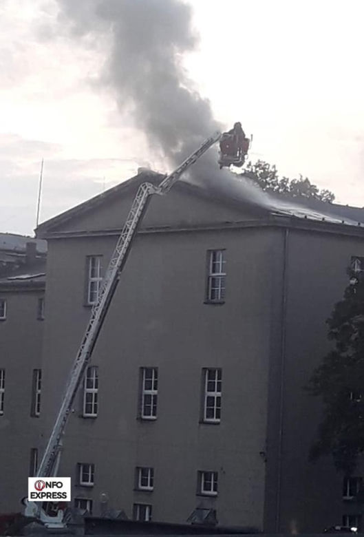 Lubliniec: W szkole wybuchł GROŹNY POŻAR! Akcja ma trwać nawet kilka godzin