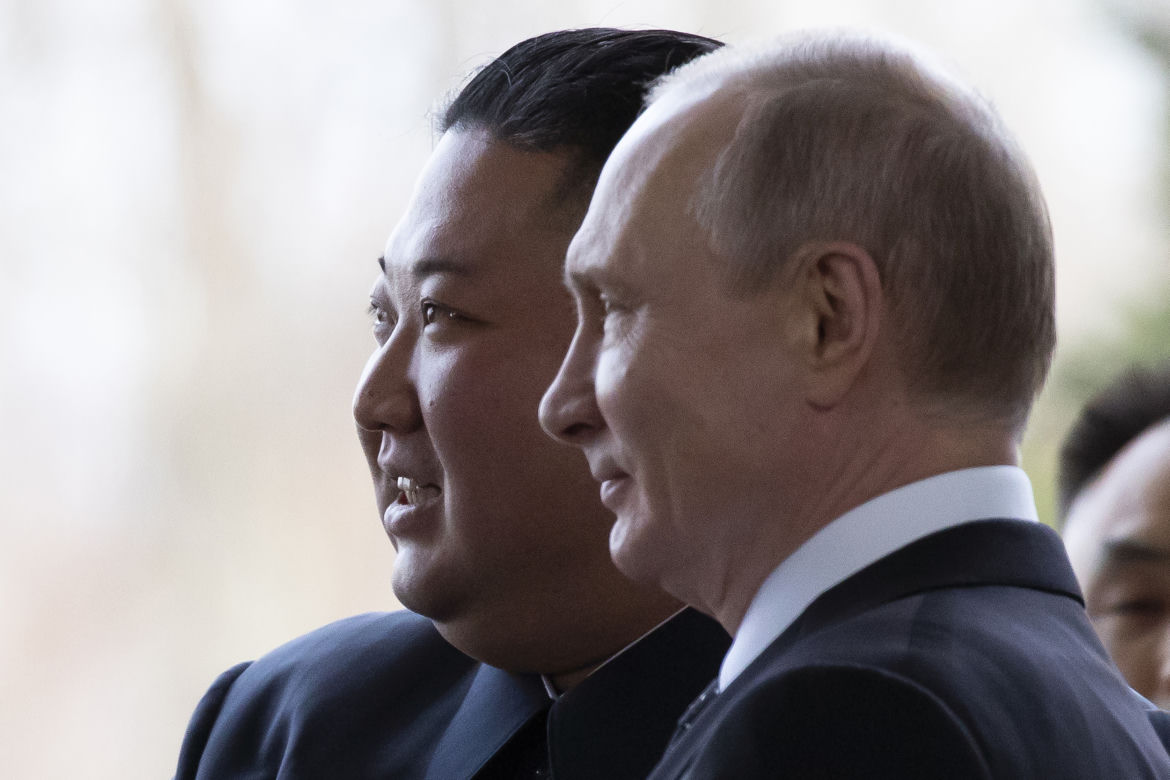 Kim Dzong Un dalej chudnie! Nie poznasz go na tym zdjęciu