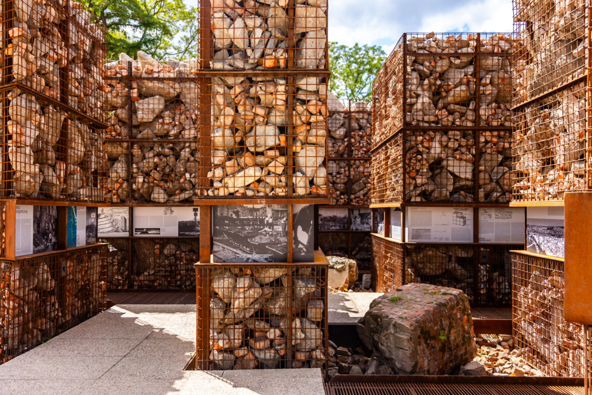 Park pod Kopcem Powstania Warszawskiego – lapidarium