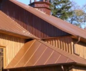 Dach pokryty blachą dachową na rąbek stojący Plannja Emka