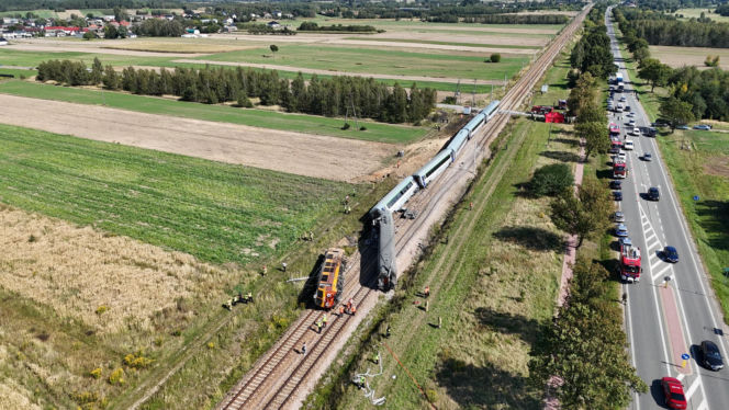 Wstrząsające zdjęcia z katastrofy kolejowej na Mazowszu