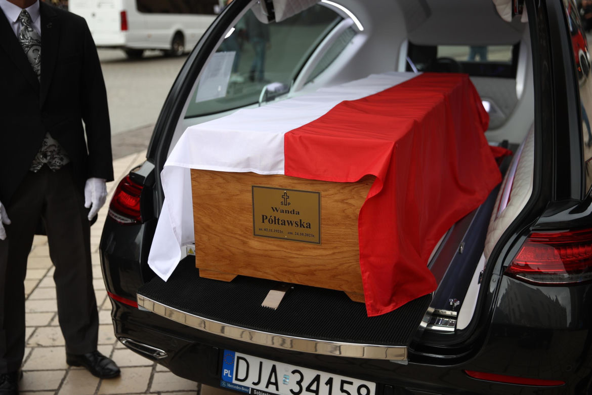 Kraków. Pogrzeb Wandy Półtawskiej