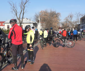 Lubelscy rowerzyści wyruszyli. Pokonają 103 kilometry w 103. rocznicę odzyskania niepodległości [GALERIA]