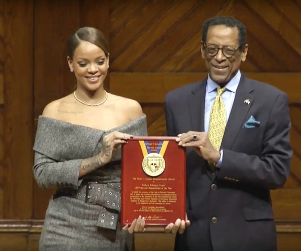 Rihanna bez matury na Harvardzie. Zobacz jej przemowę [VIDEO]