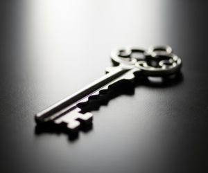 Klejnoty z Luwru na pokazie mody. Co zrobiła Teyana Taylor?