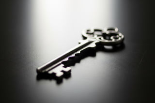 Klejnoty z Luwru na pokazie mody. Co zrobiła Teyana Taylor?