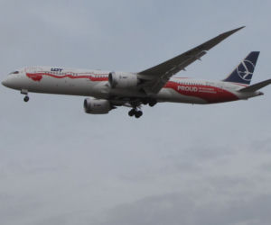 DUMNI z Niepodległości Polski! Biało-czerwony dreamliner wylądował na Jasionce [ZDJĘCIA]