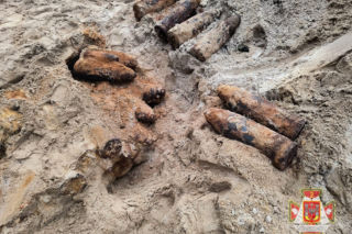 Niebezpieczne pociski z okresu II wojny światowej na terenie Torunia. Pokazali, co znaleźli na osiedlu JAR