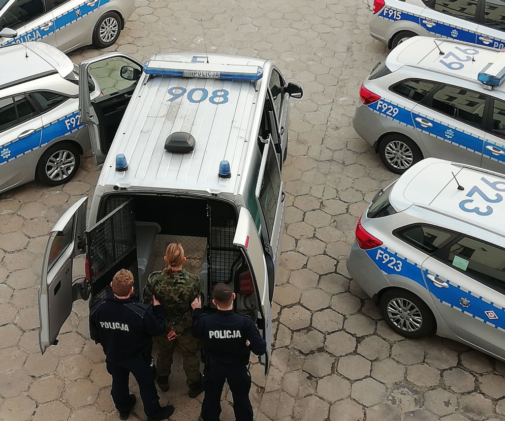 Łódzkie: Napadł na nich W LESIE Z BAGNETEM w ręku. Grozi mu nawet 15 lat ZA KRATKAMI