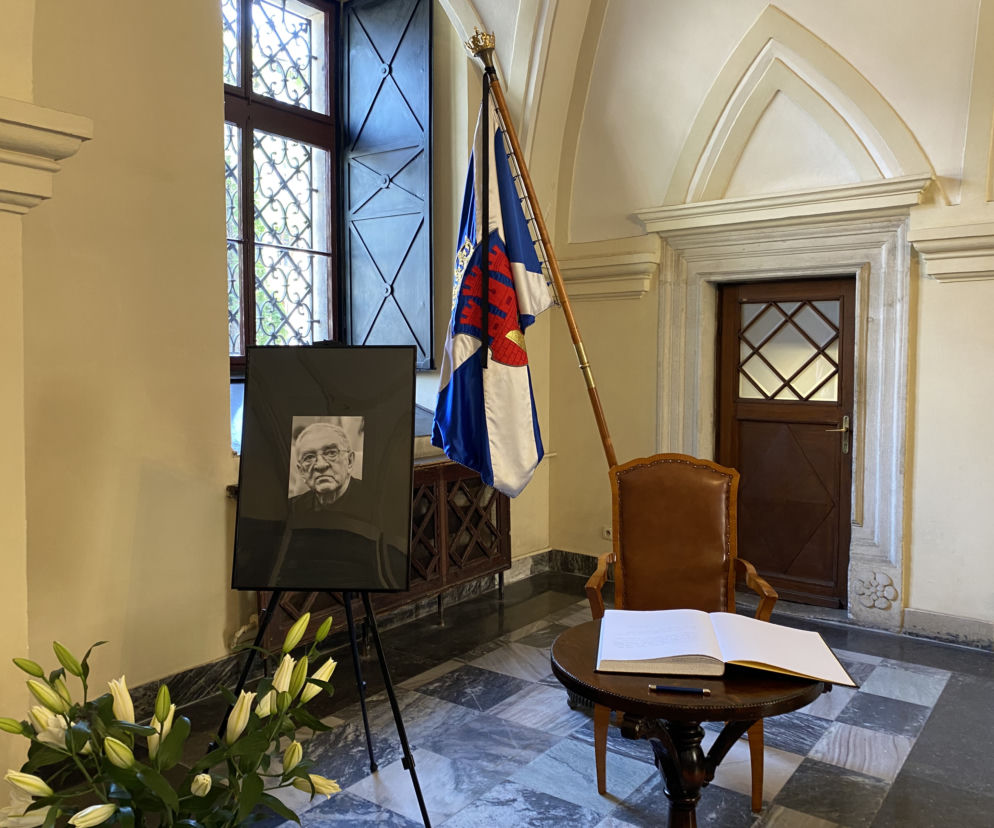Księga kondolencyjna została wystawiona w krakowskim Magistracie. 