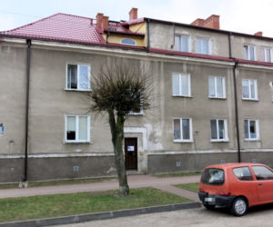 ZADŹGANY NA OCZACH MATKI