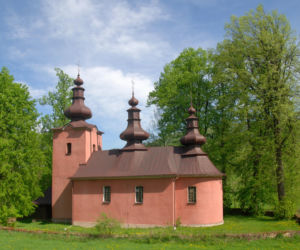 To jedna z najmniejszych wsi w Małopolsce. Znajduje się w niej zaledwie 16 domów