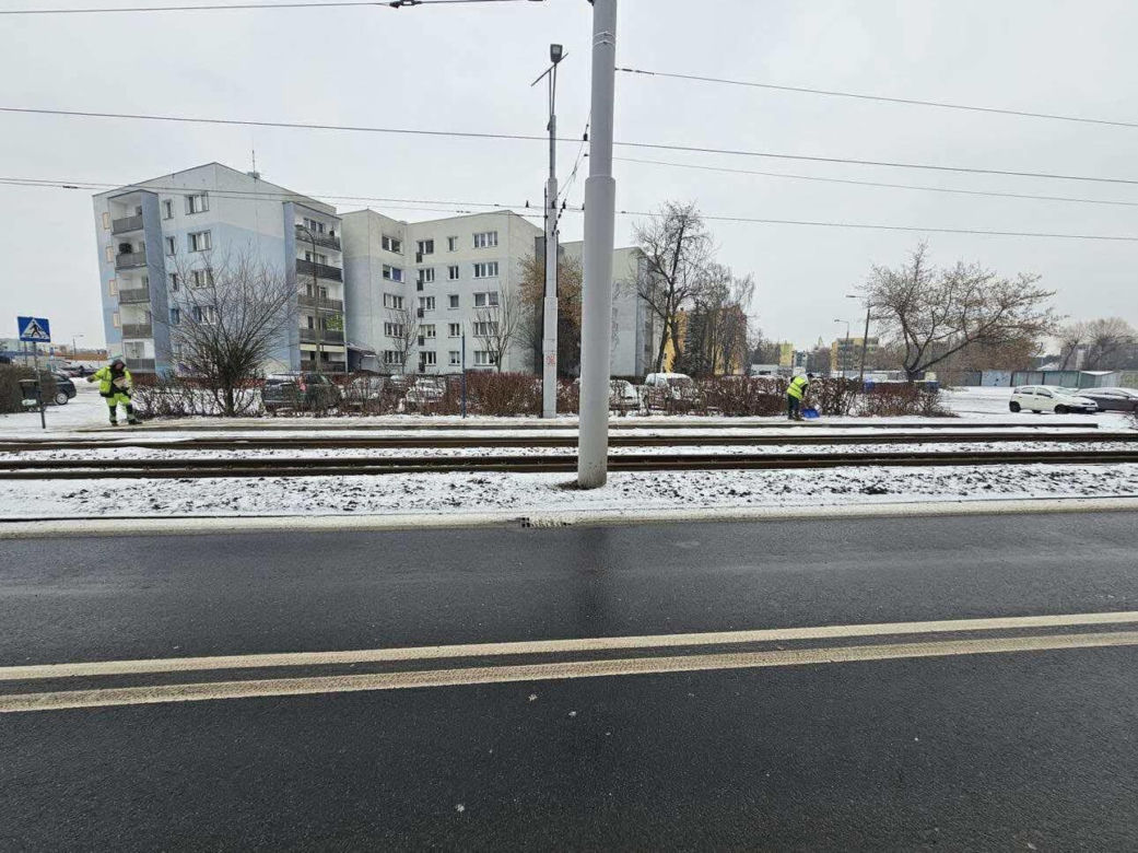 Szklanka na drogach i chodnikach. Bydgoszcz i region sparaliżowane przez marznący deszcz!