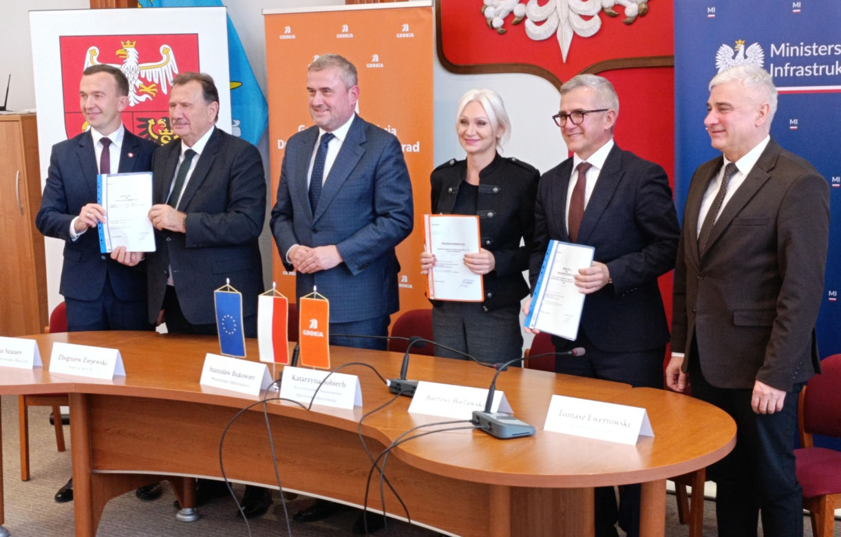 Podpisanie umów na przebudowy skrzyżowań na DK 15 w Sampławie i DK 16 w Lubajnach, Starych Jabłonkach i Zawadach Małych
