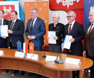 Podpisanie umów na przebudowy skrzyżowań na DK 15 w Sampławie i DK 16 w Lubajnach, Starych Jabłonkach i Zawadach Małych