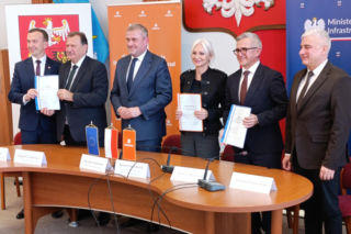 Podpisanie umów na przebudowy skrzyżowań na DK 15 w Sampławie i DK 16 w Lubajnach, Starych Jabłonkach i Zawadach Małych