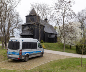 Policja stoi pod kościołem dzień i noc! Niepokojące słowa proboszcza