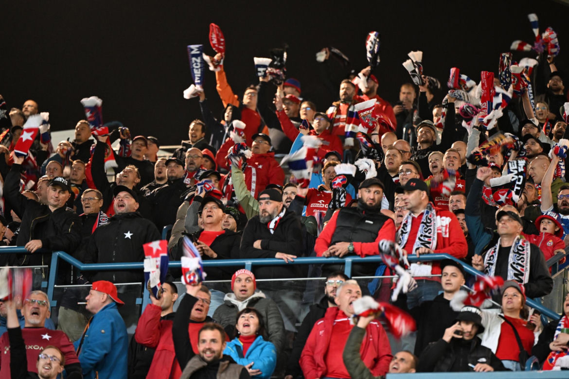 Wisła Kraków - Jagiellonia Białystok; Zdjęcia kibiców i zawodników z meczu 8. kolejki PKO BP Ekstraklasy