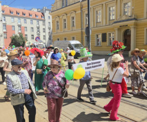 Kapelusze, muzyka i mnóstwo energii. Seniorzy przejęli Bydgoszcz!
