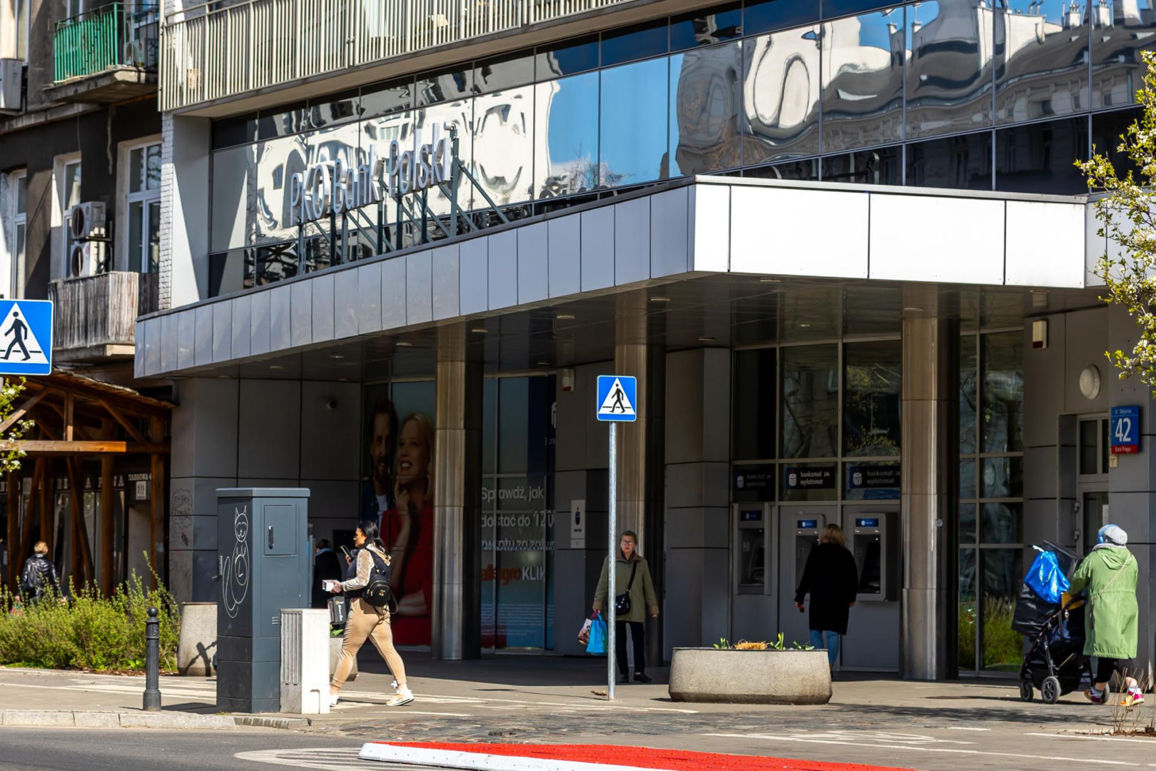 Blok przy Targowej 42 w Warszawie