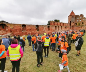 Pomarańczowi rowerzyści najechali zamek w Szymbarku