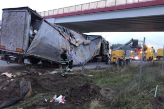 Autostrada A1 w Częstochowie zablokowana. Ciężarówka leży na jezdni