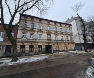 Za tymi drzwiami rozgrywał się dramat. Anna i jej niepełnosprawny partner zamarzli na śmierć