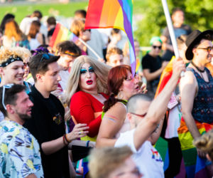 Marsz Równości w Krakowie - tłumy na wydarzeniu pod hasłem Zaczerpnąć tchu.