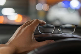 Dlaczego nocą widzisz gorzej niż dawniej?  Przyczyna może cię zaskoczyć i wcale nie chodzi o wiek