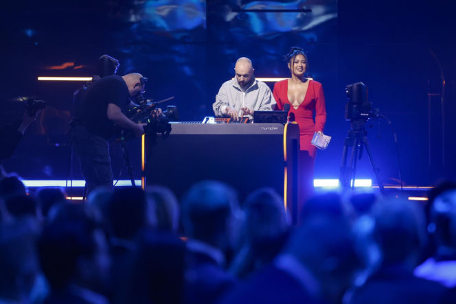 Dekolt do pępka i czerwień, która powaliła wszystkich! Patricia Kazadi królowała na ściance