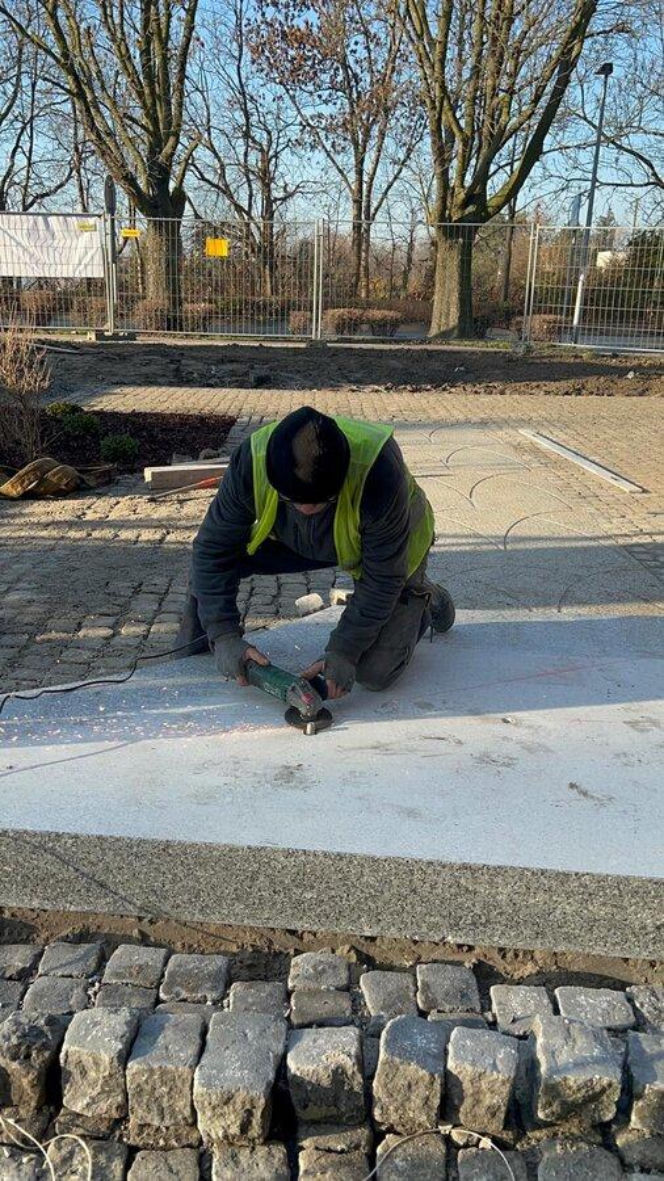 Budowa pomnika Żołnierzy 55. Poznańskiego Pułku Piechoty w Lesznie