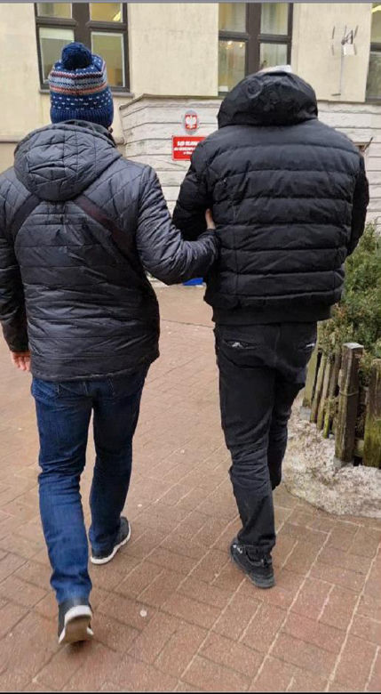 Skandal na basenie. Obleśny zboczeniec nagrywał nagie kobiety