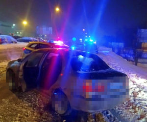 Chciał uciec w trakcie kontroli. Policjant wskoczył mu do auta w ostatniej chwili