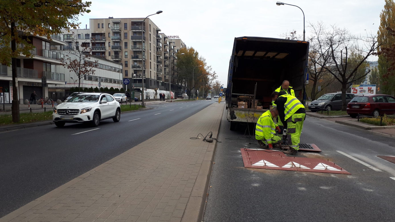 Montaż progów zwalniajacych na ul. Sokratesa