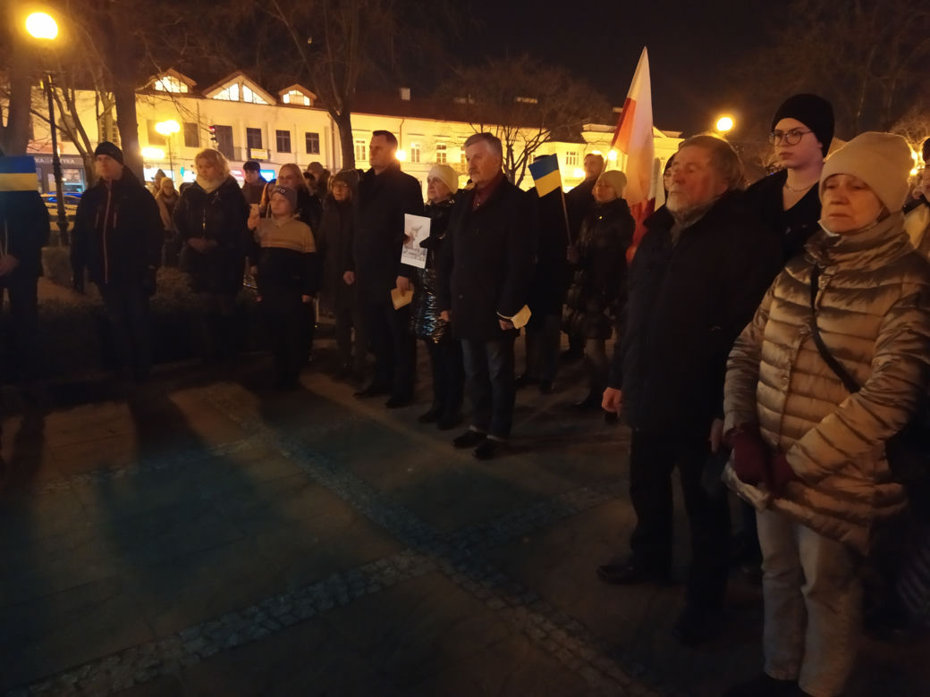 Siedlczanie okazali swoje poparcie dla Ukrainy w wojnie z Rosją – pokojowa demonstracja solidarnościowa w Siedlcach