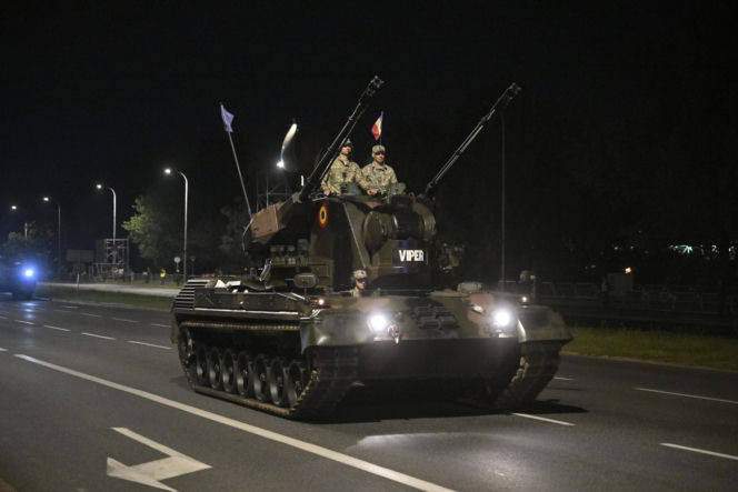 Nocna próba defilady wojskowej w Warszawie