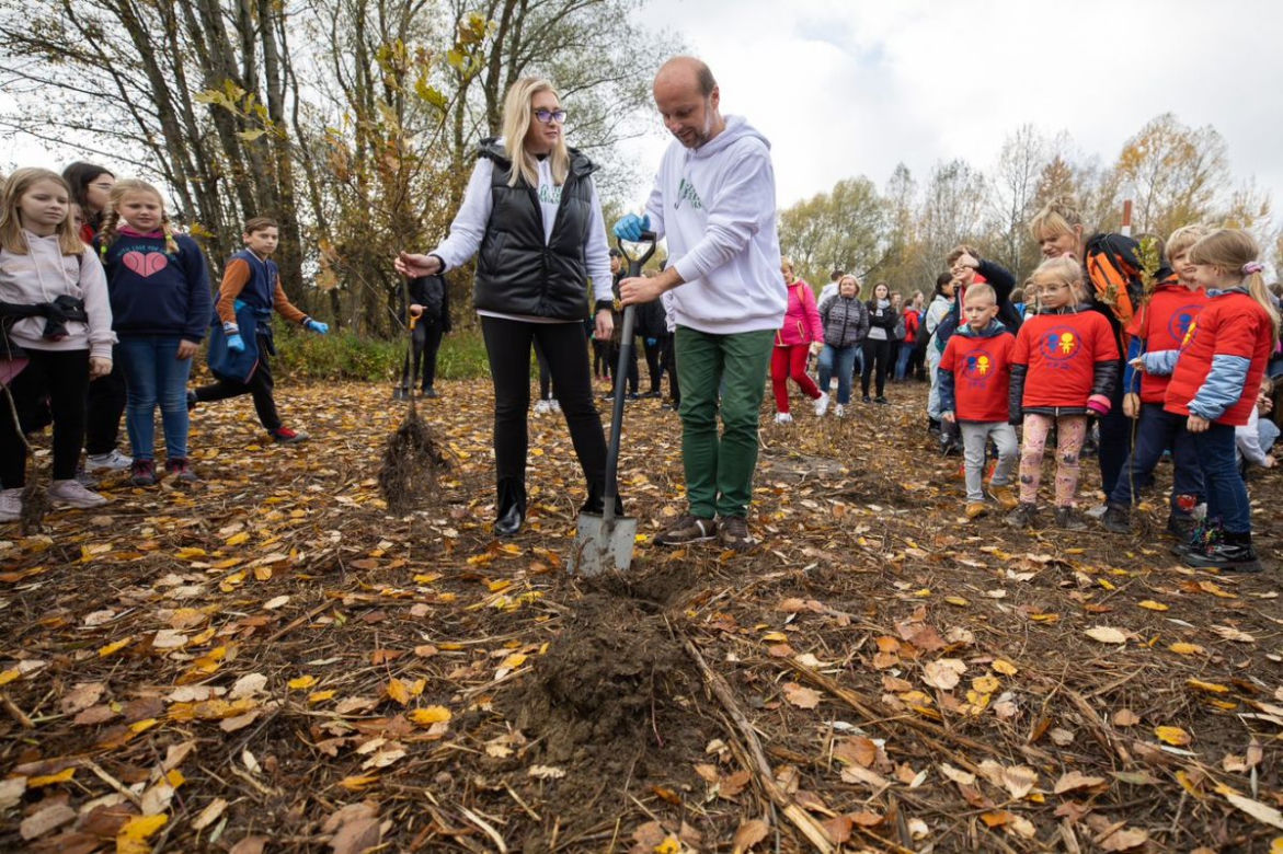Nad Wisłokiem posadzono 200 drzew. Akcja  „Czyste, zielone miasta” w Rzeszowie