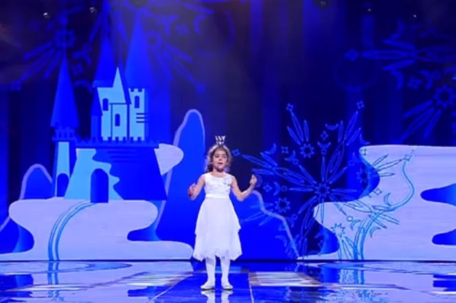 5-letnia Sara w Małych Gigantach