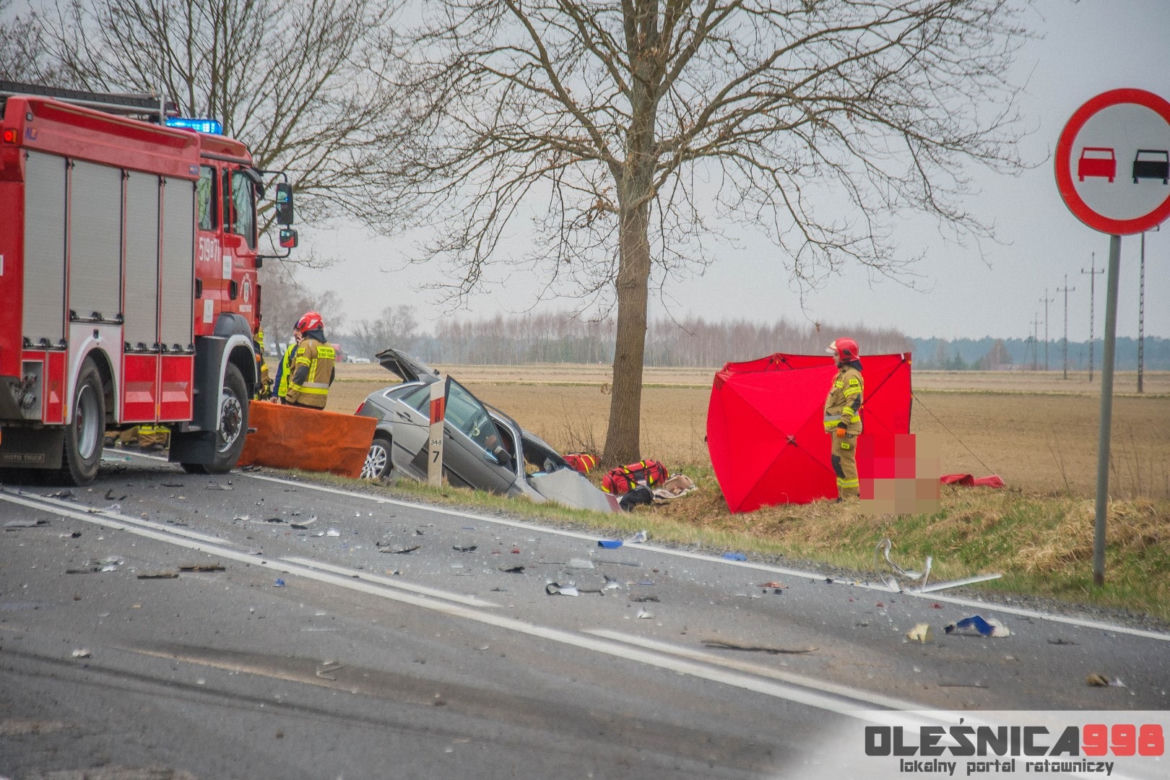 Straszny wypadek pod Wrocławiem. Młody kierowca nie żyje, 20-latka w stanie krytycznym