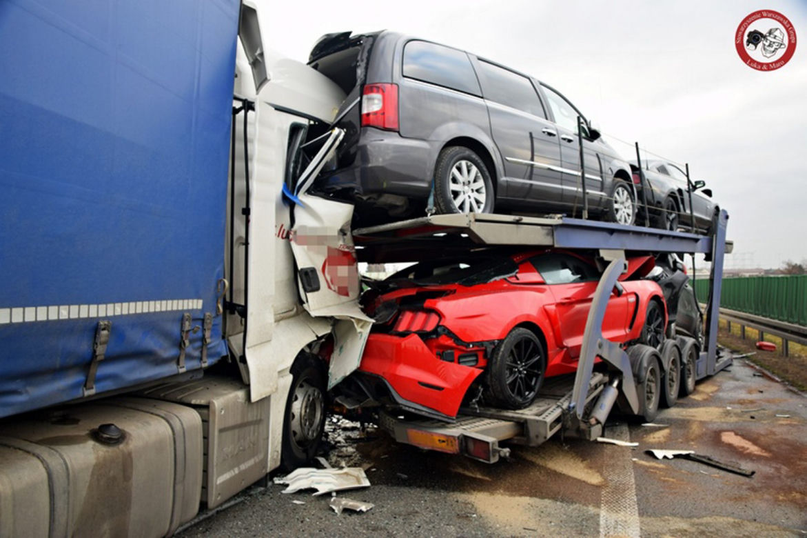 Poważny wypadek na S8 - 3 ciężarówki