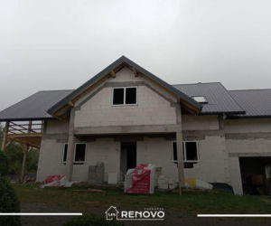 Fundacja Renovo buduje dwa domy dla potrzebujących rodzin 