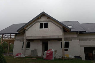 Fundacja Renovo buduje dwa domy dla potrzebujących rodzin 