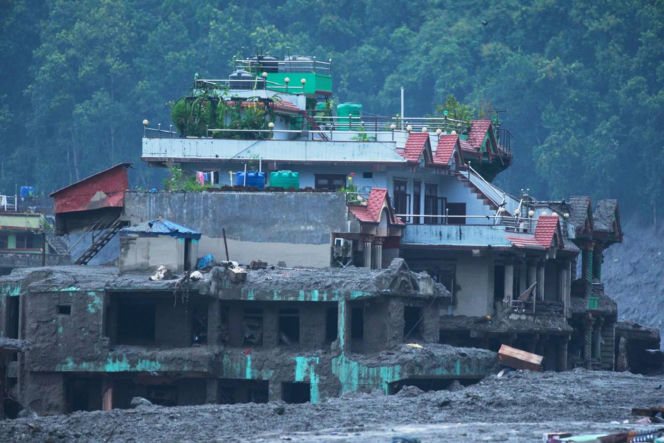 Horror w Nepalu. Odnaleziono zwłoki 270 osób. 1300 zaginionych!