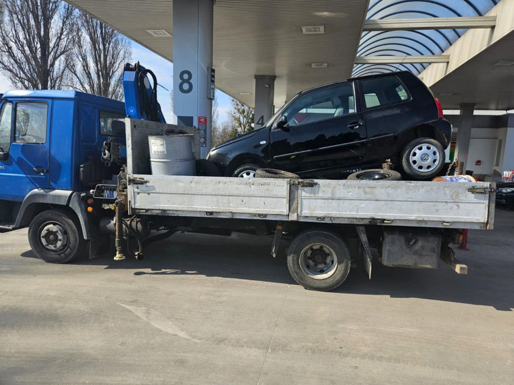 Załadował samochód na pakę i „zabezpieczył” go… butlami z gazem. Policjanci oniemieli