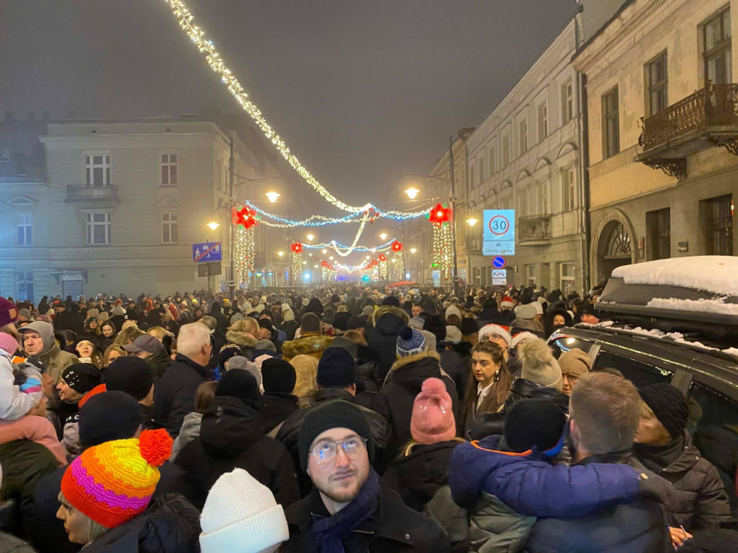 Jarmark Bożonarodzeniowy w Łodzi otwarty! Nowa lokalizacja i gwiazda na scenie